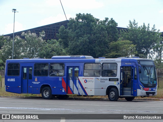 Radial Transporte Coletivo 41.665 na cidade de Suzano, São Paulo, Brasil, por Bruno Kozeniauskas. ID da foto: 12068079.
