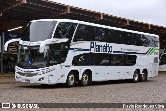 Planalto Transportes 2560 na cidade de Carazinho, Rio Grande do Sul, Brasil, por Flavio Rodrigues Silva. ID da foto: 12067415.