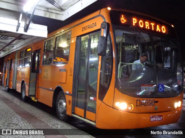 Empresa Cristo Rei > CCD Transporte Coletivo DA698 na cidade de Curitiba, Paraná, Brasil, por Netto Brandelik. ID da foto: 12068168.