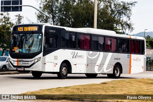 UniRio Transportes RJ 228.025 na cidade de Rio de Janeiro, Rio de Janeiro, Brasil, por Flávio Oliveira. ID da foto: 12067833.