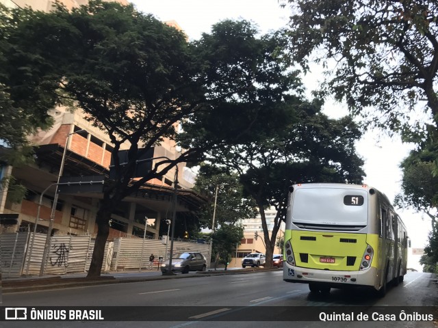 Viação Sandra 10730 na cidade de Belo Horizonte, Minas Gerais, Brasil, por Quintal de Casa Ônibus. ID da foto: 12109595.