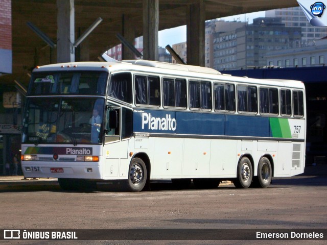 Planalto Transportes 757 na cidade de Porto Alegre, Rio Grande do Sul, Brasil, por Emerson Dorneles. ID da foto: 12112621.