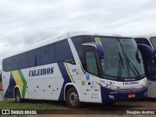 Faleiros Turismo 1500 na cidade de Trindade, Goiás, Brasil, por Douglas Andrez. ID da foto: 12115796.