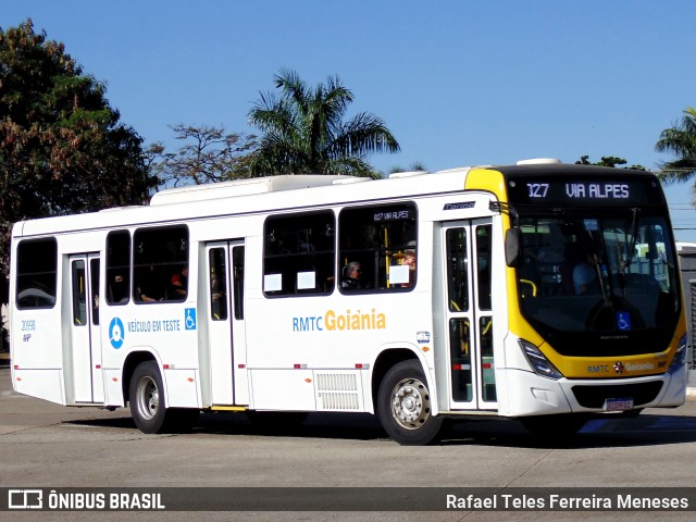 HP Transportes Coletivos 20998 na cidade de Goiânia, Goiás, Brasil, por Rafael Teles Ferreira Meneses. ID da foto: 12115873.