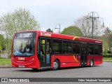 Cardinal Buses DE121 na cidade de Farnborough, Hampshire, Inglaterra, por Fábio Takahashi Tanniguchi. ID da foto: :id.
