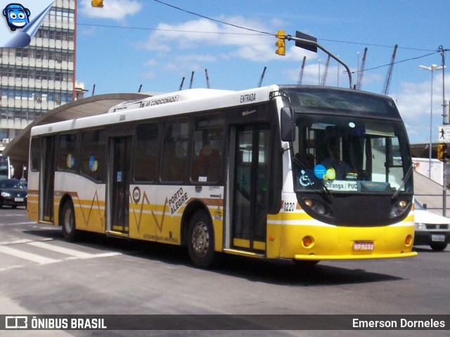 Companhia Carris Porto-Alegrense 0220 na cidade de Porto Alegre, Rio Grande do Sul, Brasil, por Emerson Dorneles. ID da foto: 12068678.