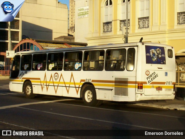 Companhia Carris Porto-Alegrense 0187 na cidade de Porto Alegre, Rio Grande do Sul, Brasil, por Emerson Dorneles. ID da foto: 12068685.