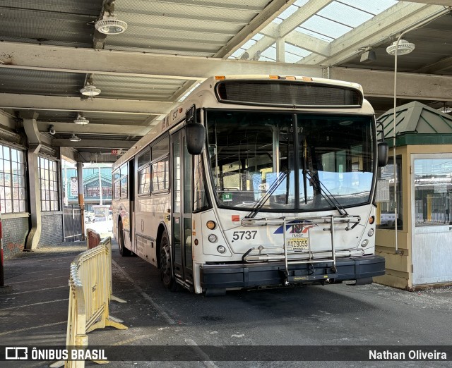 NJ Transit 5737 na cidade de Hoboken, New Jersey, Estados Unidos, por Nathan Oliveira. ID da foto: 12068661.
