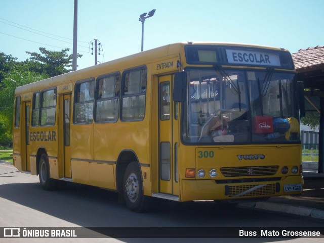 Escolares 300 na cidade de Santo Antônio do Leverger, Mato Grosso, Brasil, por Buss  Mato Grossense. ID da foto: 12069313.