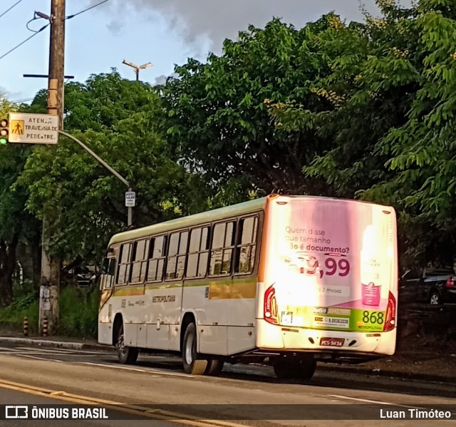 Empresa Metropolitana 868 na cidade de Recife, Pernambuco, Brasil, por Luan Timóteo. ID da foto: 12070571.