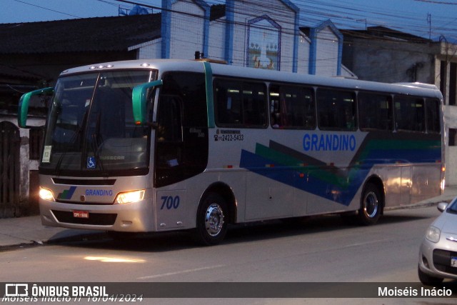 Grandino Transportes 700 na cidade de Cubatão, São Paulo, Brasil, por Moiséis Inácio. ID da foto: 12069699.