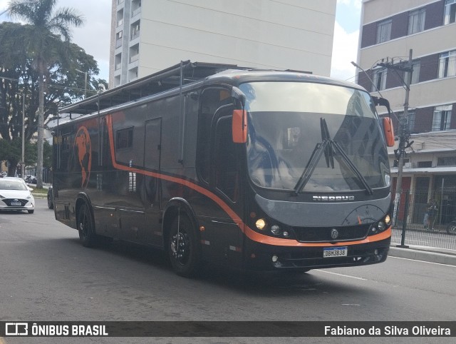 Ônibus Particulares 3B38 na cidade de Juiz de Fora, Minas Gerais, Brasil, por Fabiano da Silva Oliveira. ID da foto: 12070098.