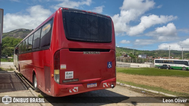 Ônibus Particulares 2490 na cidade de Panelas, Pernambuco, Brasil, por Leon Oliver. ID da foto: 12068774.