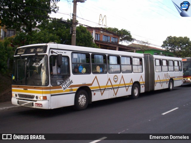 Companhia Carris Porto-Alegrense 0271 na cidade de Porto Alegre, Rio Grande do Sul, Brasil, por Emerson Dorneles. ID da foto: 12068721.