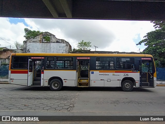 Empresa Metropolitana 226 na cidade de Jaboatão dos Guararapes, Pernambuco, Brasil, por Luan Santos. ID da foto: 12068476.