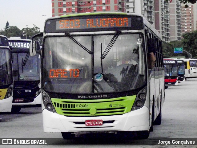 Viação Pavunense B32666 na cidade de Rio de Janeiro, Rio de Janeiro, Brasil, por Jorge Gonçalves. ID da foto: 12071702.