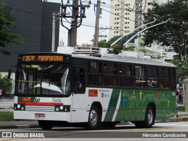 Metra - Sistema Metropolitano de Transporte 7050 na cidade de São Bernardo do Campo, São Paulo, Brasil, por Hércules Cavalcante. ID da foto: 12071834.