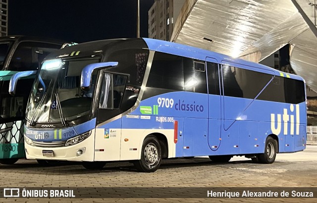 UTIL - União Transporte Interestadual de Luxo 9709 na cidade de Belo Horizonte, Minas Gerais, Brasil, por Henrique Alexandre de Souza. ID da foto: 12073036.