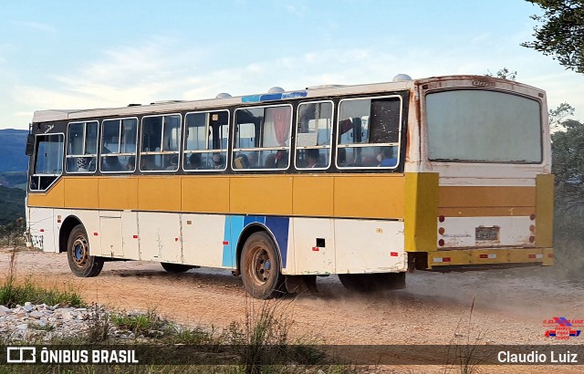 Ônibus Particulares 320 na cidade de São Thomé das Letras, Minas Gerais, Brasil, por Claudio Luiz. ID da foto: 12074040.