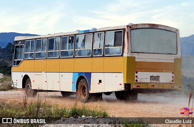 Ônibus Particulares 320 na cidade de São Thomé das Letras, Minas Gerais, Brasil, por Claudio Luiz. ID da foto: 12074041.