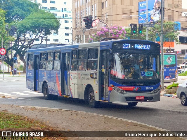 Empresa de Ônibus Vila Galvão 30.574 na cidade de Guarulhos, São Paulo, Brasil, por Bruno Henrique Santos Leite. ID da foto: 12073220.