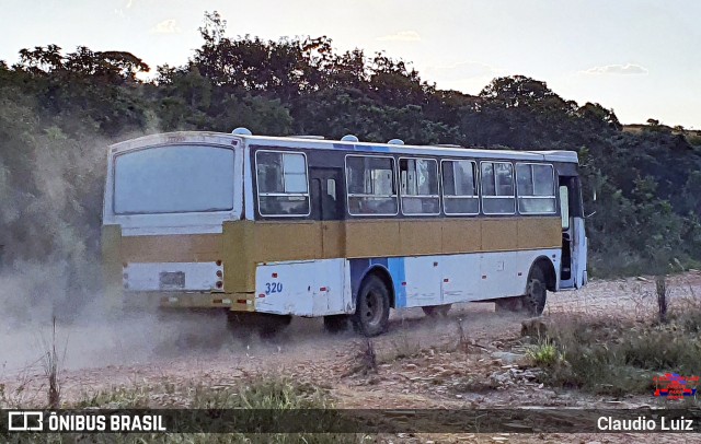 Ônibus Particulares 320 na cidade de São Thomé das Letras, Minas Gerais, Brasil, por Claudio Luiz. ID da foto: 12074097.