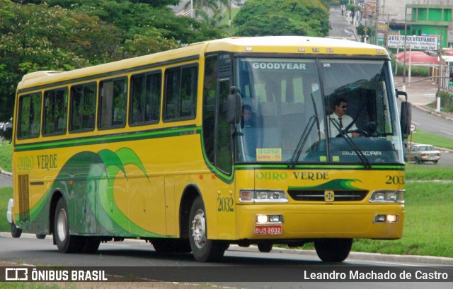 Auto Viação Ouro Verde 2032 na cidade de Americana, São Paulo, Brasil, por Leandro Machado de Castro. ID da foto: 12074501.
