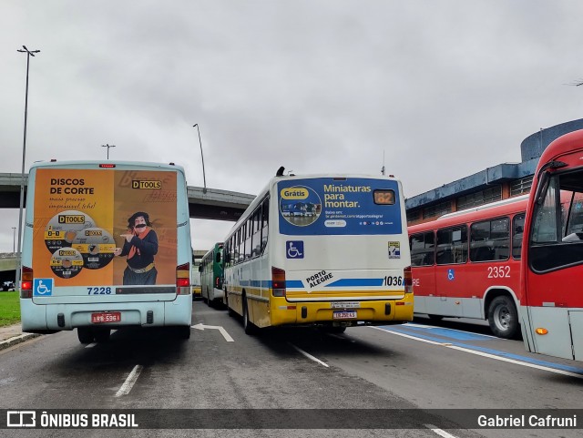 Trevo Transportes Coletivos 1036 na cidade de Porto Alegre, Rio Grande do Sul, Brasil, por Gabriel Cafruni. ID da foto: 12075081.