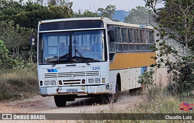 Ônibus Particulares 320 na cidade de São Thomé das Letras, Minas Gerais, Brasil, por Claudio Luiz. ID da foto: 12073999.