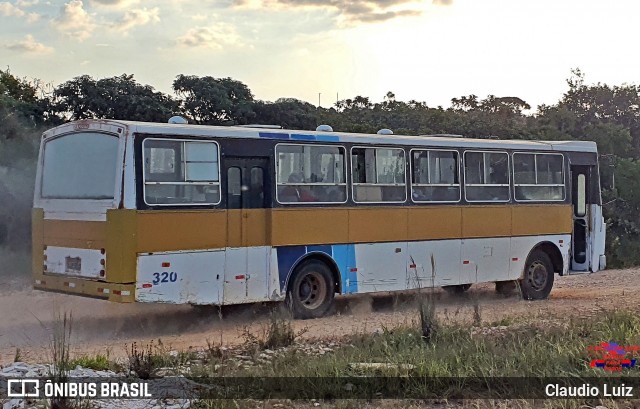 Ônibus Particulares 320 na cidade de São Thomé das Letras, Minas Gerais, Brasil, por Claudio Luiz. ID da foto: 12074096.