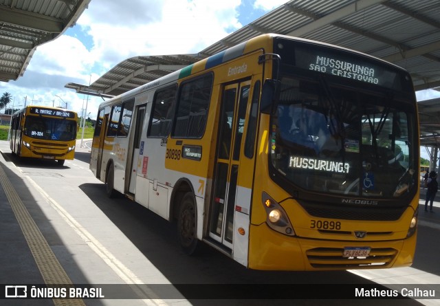 Plataforma Transportes 30898 na cidade de Salvador, Bahia, Brasil, por Matheus Calhau. ID da foto: 12075375.
