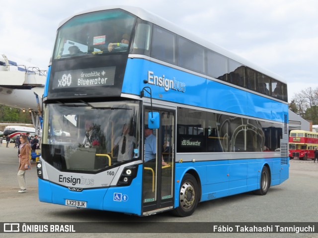 Ensignbus Company 160 na cidade de Weybridge, Surrey, Inglaterra, por Fábio Takahashi Tanniguchi. ID da foto: 12076132.