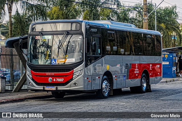 Pêssego Transportes 4 7007 na cidade de São Paulo, São Paulo, Brasil, por Giovanni Melo. ID da foto: 12076095.