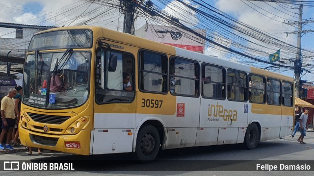 Plataforma Transportes 30597 na cidade de Salvador, Bahia, Brasil, por Felipe Damásio. ID da foto: 12075859.