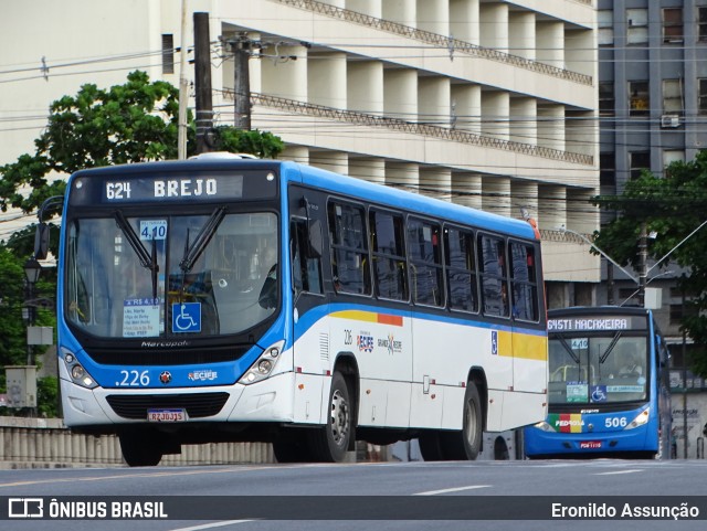 Consórcio Recife 226 na cidade de Recife, Pernambuco, Brasil, por Eronildo Assunção. ID da foto: 12078239.