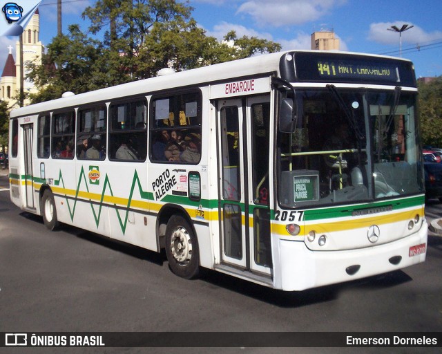 Auto Viação Presidente Vargas 2057 na cidade de Porto Alegre, Rio Grande do Sul, Brasil, por Emerson Dorneles. ID da foto: 12076540.