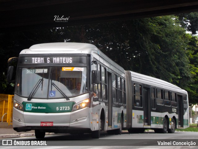 Via Sudeste Transportes S.A. 5 2723 na cidade de São Paulo, São Paulo, Brasil, por Valnei Conceição. ID da foto: 12081304.
