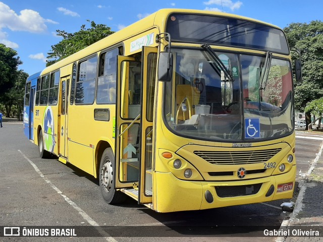Transporte Urbano São Miguel de Uberlandia 2492 na cidade de Uberlândia, Minas Gerais, Brasil, por Gabriel Oliveira. ID da foto: 12080979.