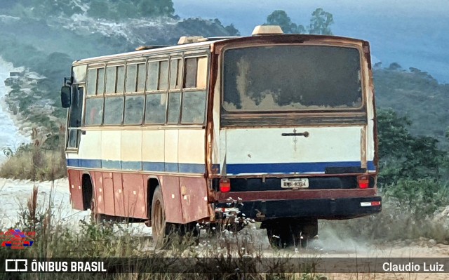 Ônibus Particulares BWE8324 na cidade de São Thomé das Letras, Minas Gerais, Brasil, por Claudio Luiz. ID da foto: 12080390.