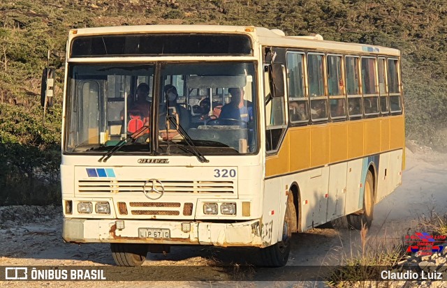 Ônibus Particulares 320 na cidade de São Thomé das Letras, Minas Gerais, Brasil, por Claudio Luiz. ID da foto: 12080410.