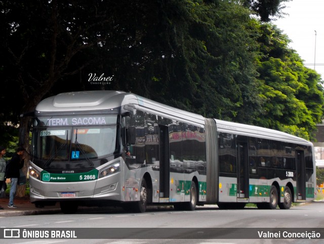 Via Sudeste Transportes S.A. 5 2868 na cidade de São Paulo, São Paulo, Brasil, por Valnei Conceição. ID da foto: 12081259.