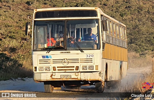 Ônibus Particulares 320 na cidade de São Thomé das Letras, Minas Gerais, Brasil, por Claudio Luiz. ID da foto: 12080407.