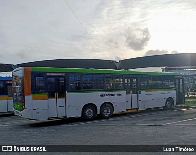 Empresa Metropolitana 329 na cidade de Recife, Pernambuco, Brasil, por Luan Timóteo. ID da foto: 12079291.