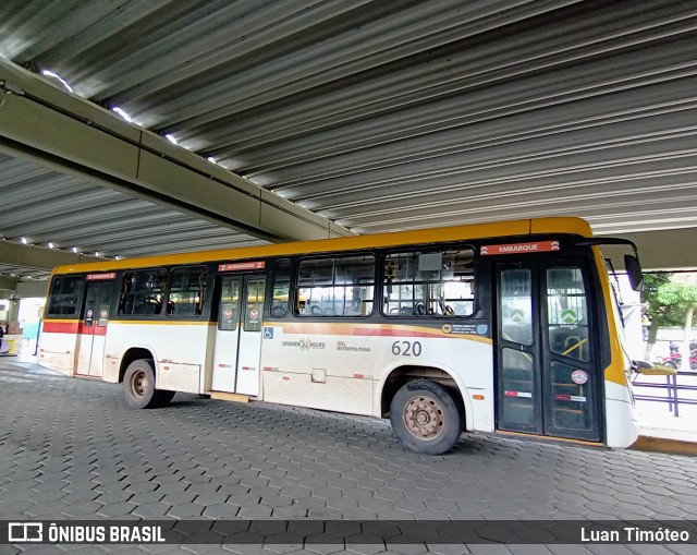 Empresa Metropolitana 620 na cidade de Jaboatão dos Guararapes, Pernambuco, Brasil, por Luan Timóteo. ID da foto: 12079302.