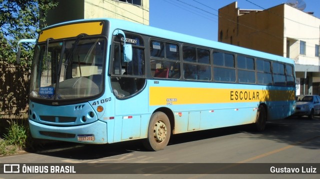 Ônibus Particulares 41060 na cidade de Carmo do Paranaíba, Minas Gerais, Brasil, por Gustavo Luiz. ID da foto: 12080888.