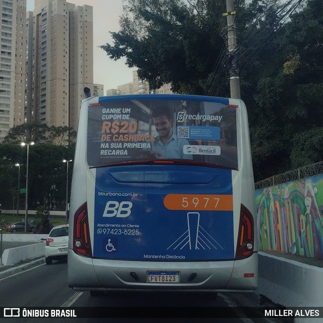 BB Transportes e Turismo 5977 na cidade de Barueri, São Paulo, Brasil, por MILLER ALVES. ID da foto: 12078894.