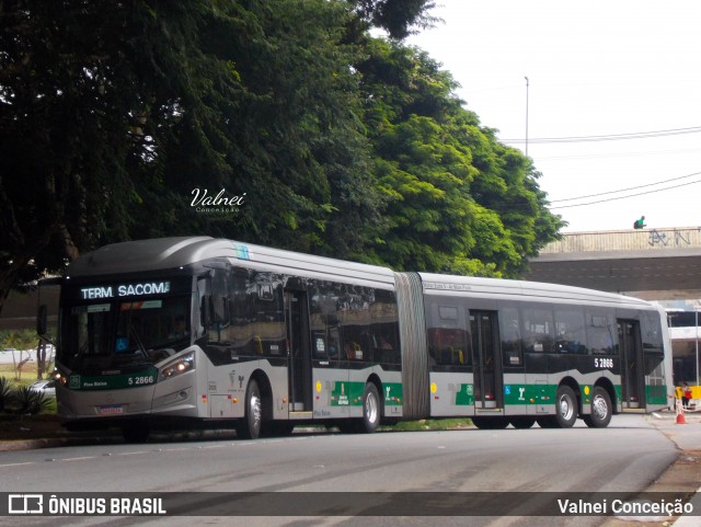 Via Sudeste Transportes S.A. 5 2866 na cidade de São Paulo, São Paulo, Brasil, por Valnei Conceição. ID da foto: 12081329.