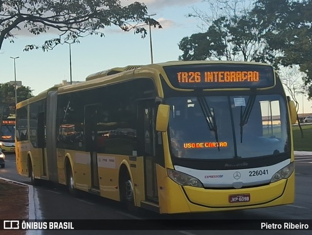 Viação Pioneira 226041 na cidade de Brasília, Distrito Federal, Brasil, por Pietro Ribeiro. ID da foto: 12081171.