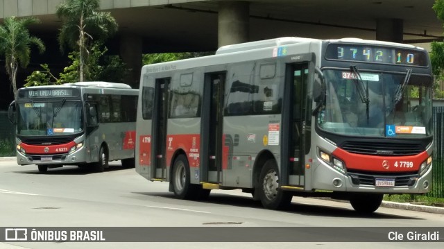 Pêssego Transportes 4 7799 na cidade de São Paulo, São Paulo, Brasil, por Cle Giraldi. ID da foto: 12081764.