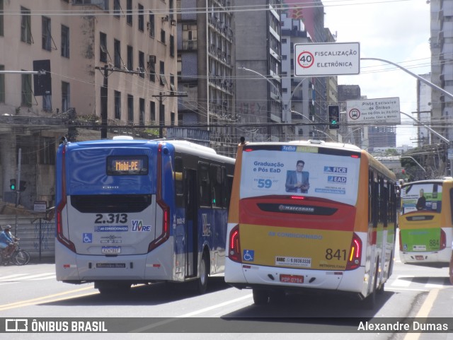 Empresa Metropolitana 841 na cidade de Recife, Pernambuco, Brasil, por Alexandre Dumas. ID da foto: 12082009.
